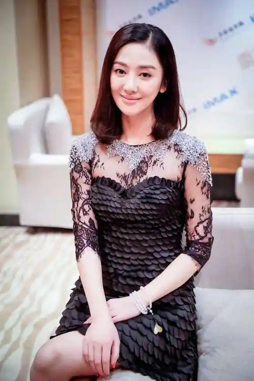 井星文优雅亮相芈月传重庆站