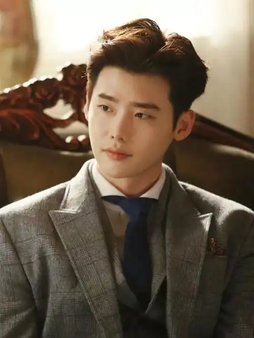 李钟硕主演的8部电视剧,火了4部,糊了4部,关键看女主是谁