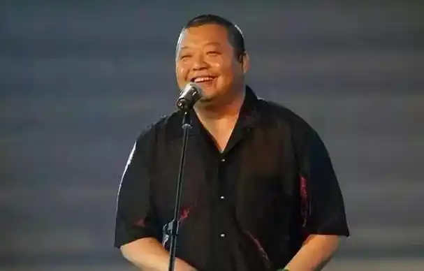 黑道歌手臧天朔当年有多狂,扇梅婷耳光,砸成龙场子,如今咋样了|那英