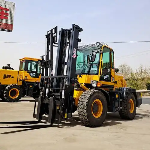 全封闭车棚越野叉车 3吨3米四驱越野叉车 货物举高运输叉车