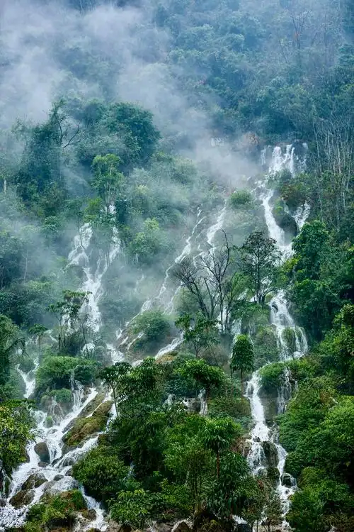 翠谷瀑布摄于小七孔景区