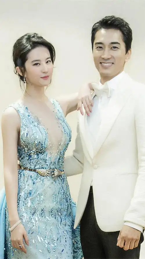 刘亦菲宋承宪甜蜜合影图片手机壁纸下载-明星-手机壁纸下载-美桌网