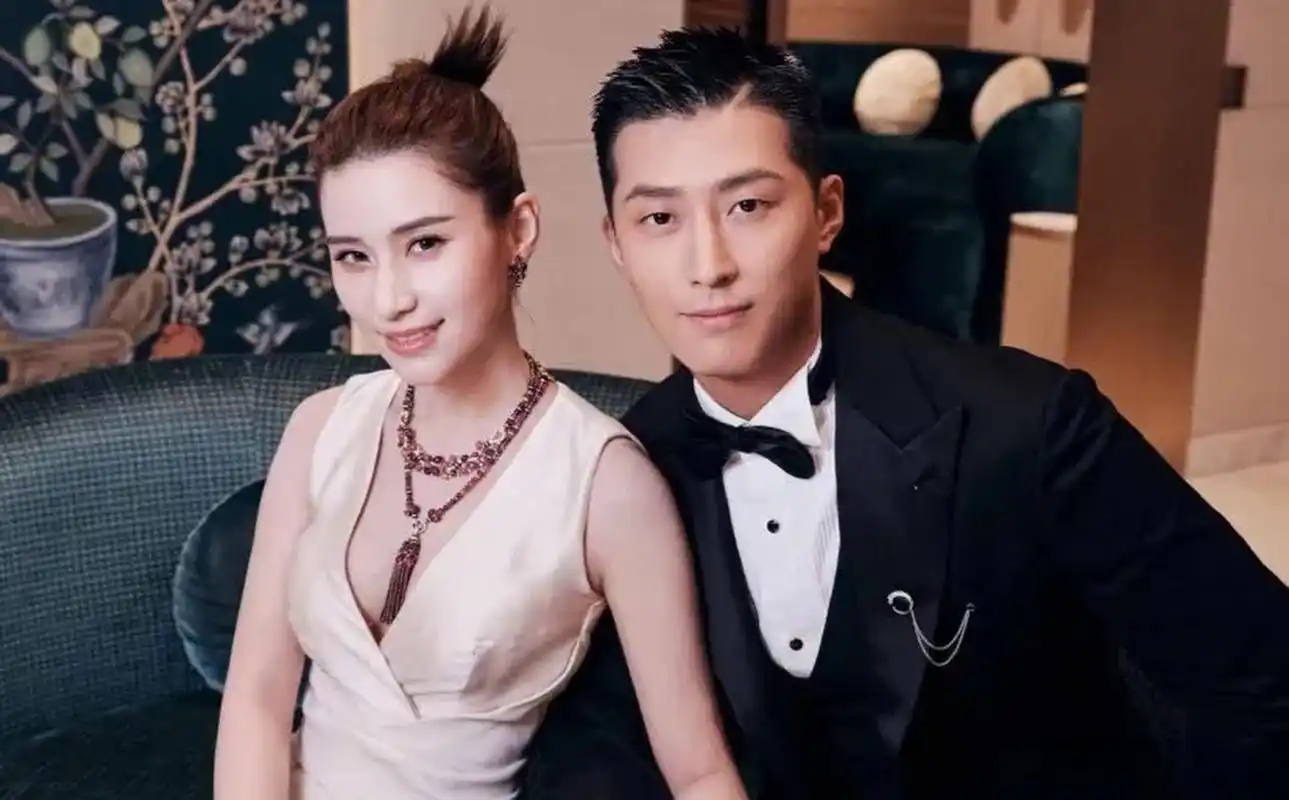 窦骁何超莲好甜!