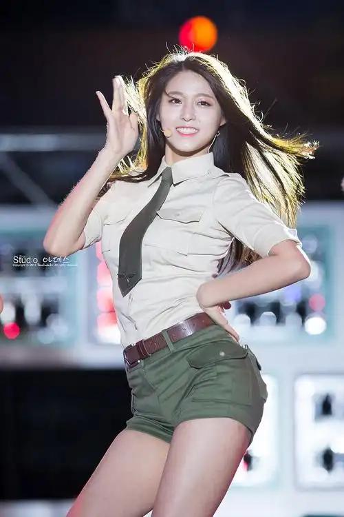 pinterest  雪炫同时是韩国节目《名单公布2015》中的韩国最美身材