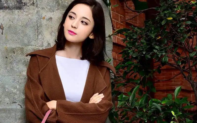 新疆美女明星古力娜扎图片电脑壁纸