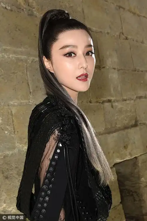 厉害了我的冰范冰冰lv秀变未来战士高马尾气场全开又酷又美