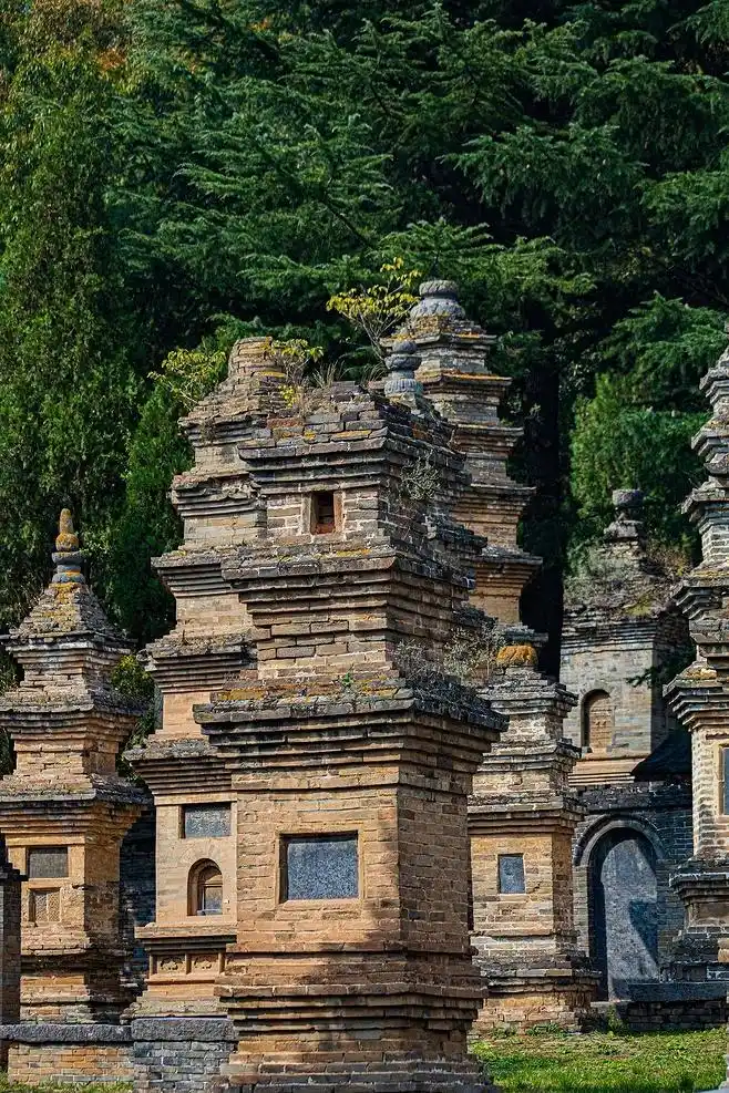 少林故事丨乾隆皇帝在少林寺塔林数塔