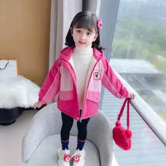 书兜女宝宝春秋冬款外套女童小儿童装洋气加绒加棉衣1冲锋风衣2潮3岁4