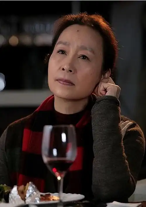 说起奚美娟,第一印象可能就是一位淡雅端庄的娴淑女演员.