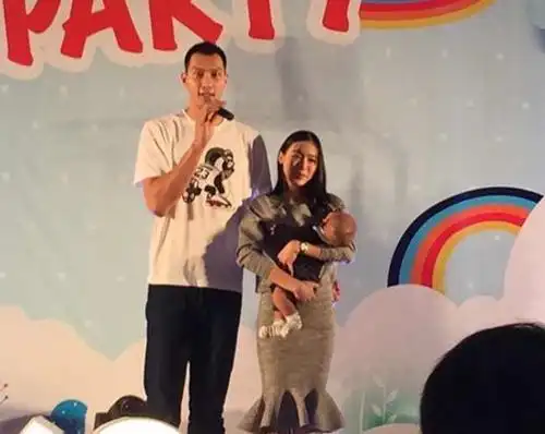 cba十位超级奶爸,男篮队长升级,杨鸣女儿继承父亲好看基因?