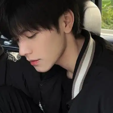 最火爆的网图男生帅气图片优质男生精选高冷微信头像大全