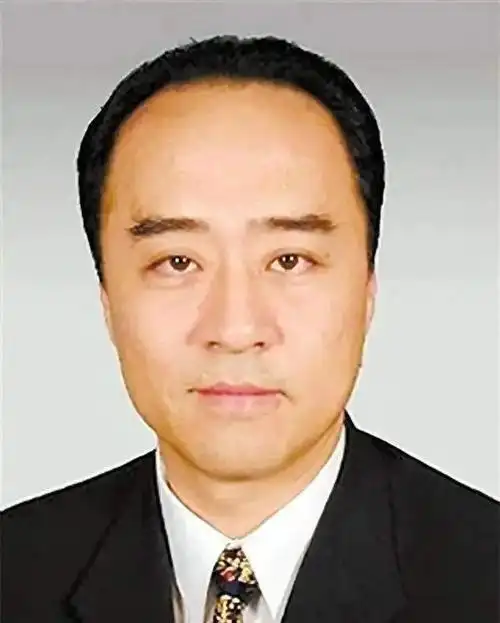 他是原江西省委书记之子曾任深圳市委副书记家族出了4个高官