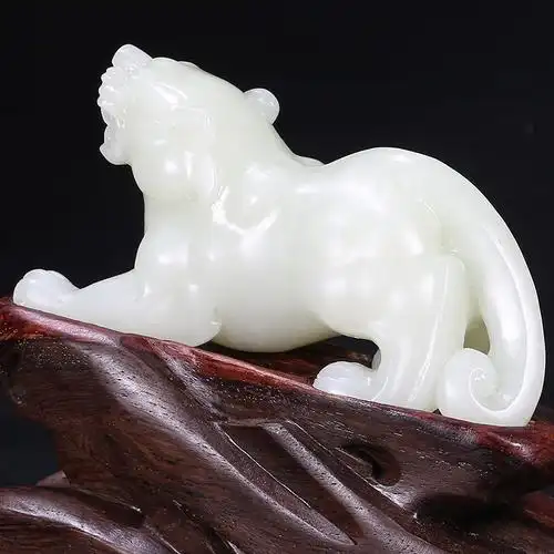 海派玉雕大师崔哲豪作品 和田玉貔貅摆件381.70克 送底座