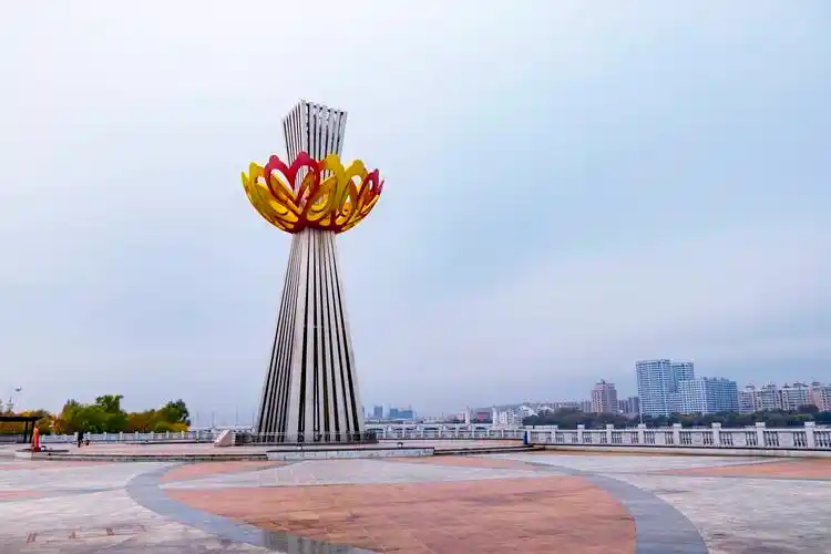 其它 "牡丹花"开牡丹江畔 写美篇牡丹广场简介:牡丹广场是公园规划