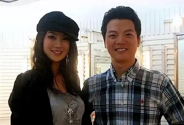 任鲁豫比撒贝宁还幸福,被身价上亿富家女追,妻子高龄为他生二胎