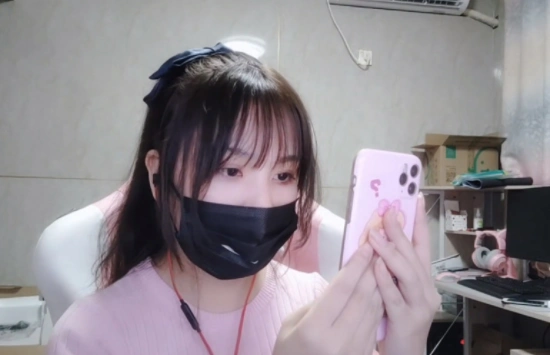 这是小团团线下拍大头贴照片扒出看清模样后变化太大了