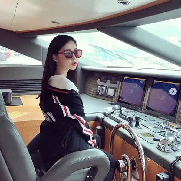 从仿品到爱马仕白金手袋,潘玮柏的女朋友向阔太的进击之路