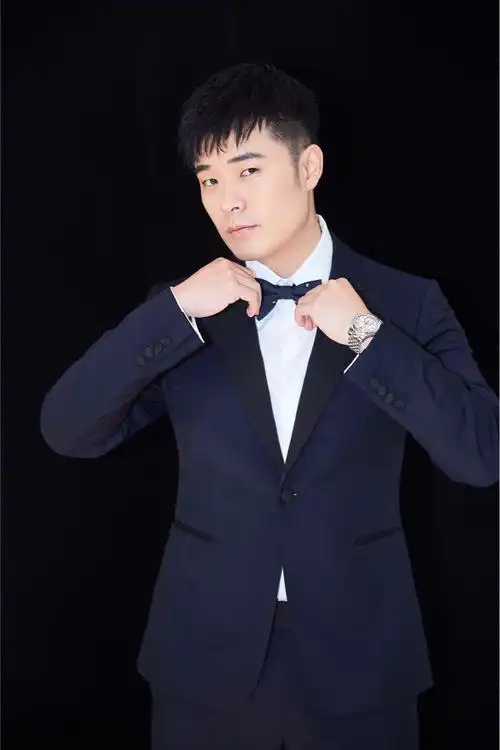 陈赫出席活动造型简约帅气爱情公寓回归传递无限欢乐