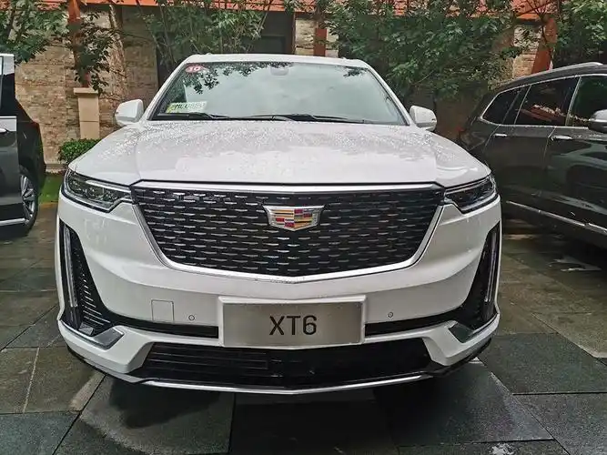比同级便宜20万的三排座豪华suv,凯迪拉克xt6开起来怎么样?