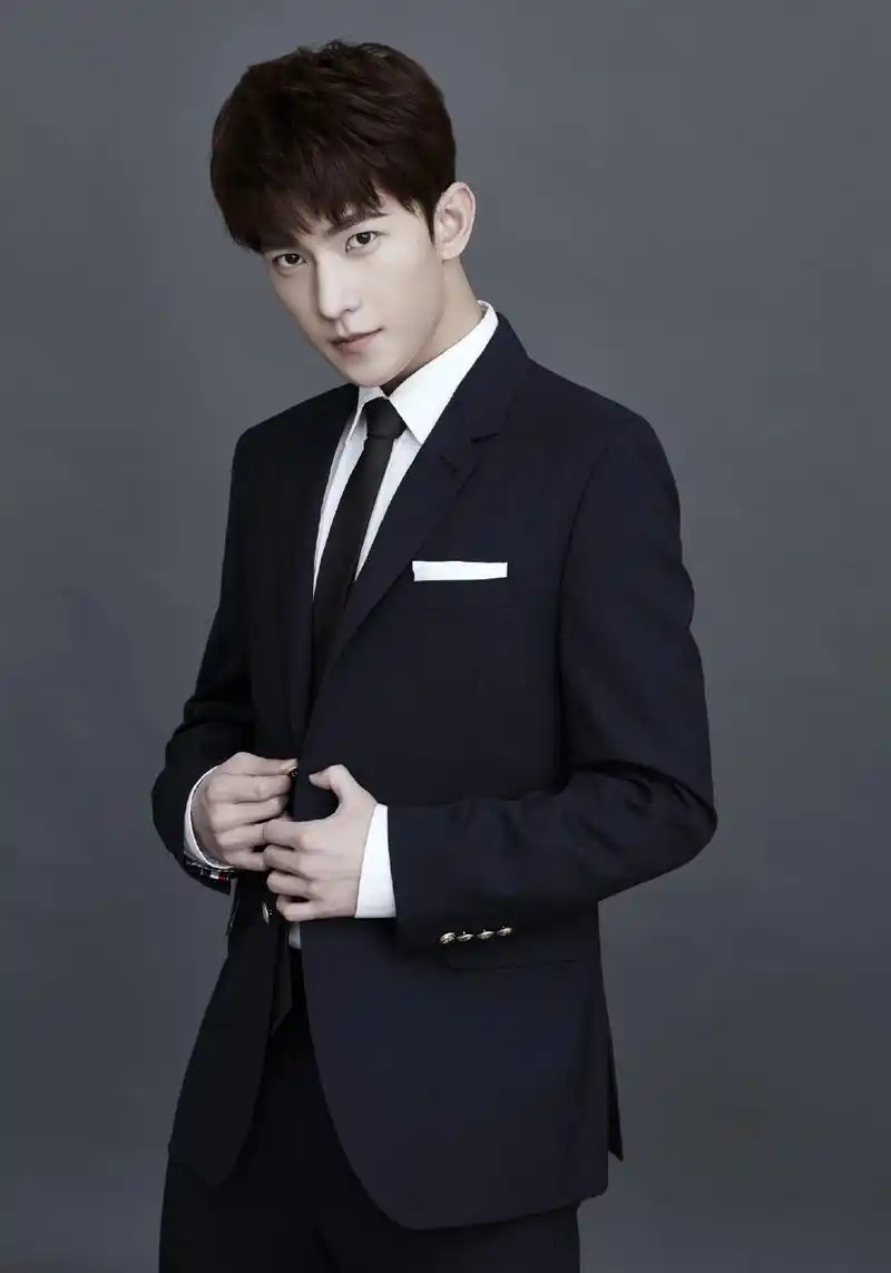 姐姐粉太可怕最想睡的90后男星榜单出炉组图