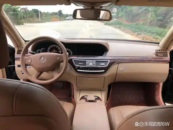 12款奔驰s550全款8万既彰显了活力又增添了时尚感