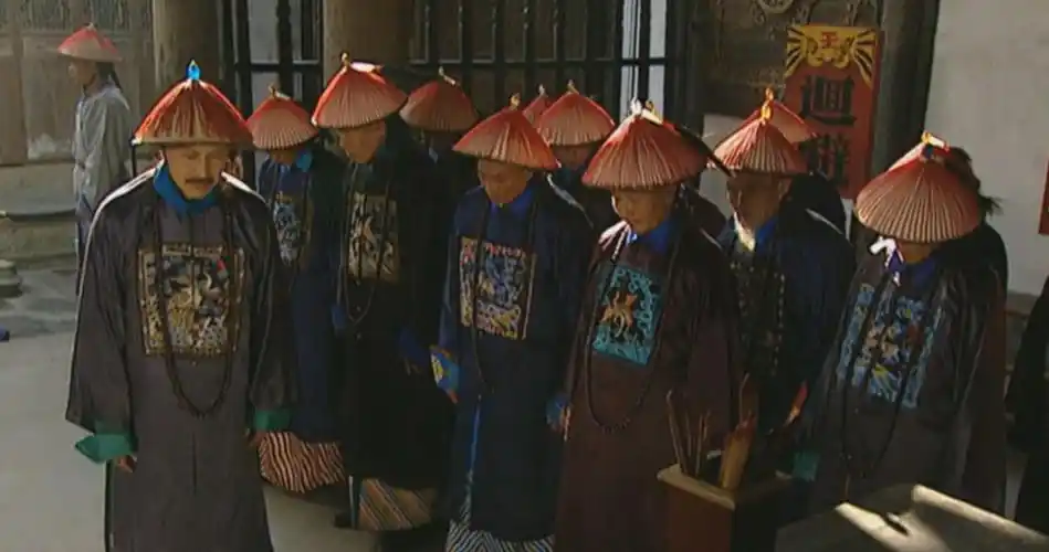 清朝官员为啥都戴朝珠原来这是因为皇太极那道打祖宗脸的命令