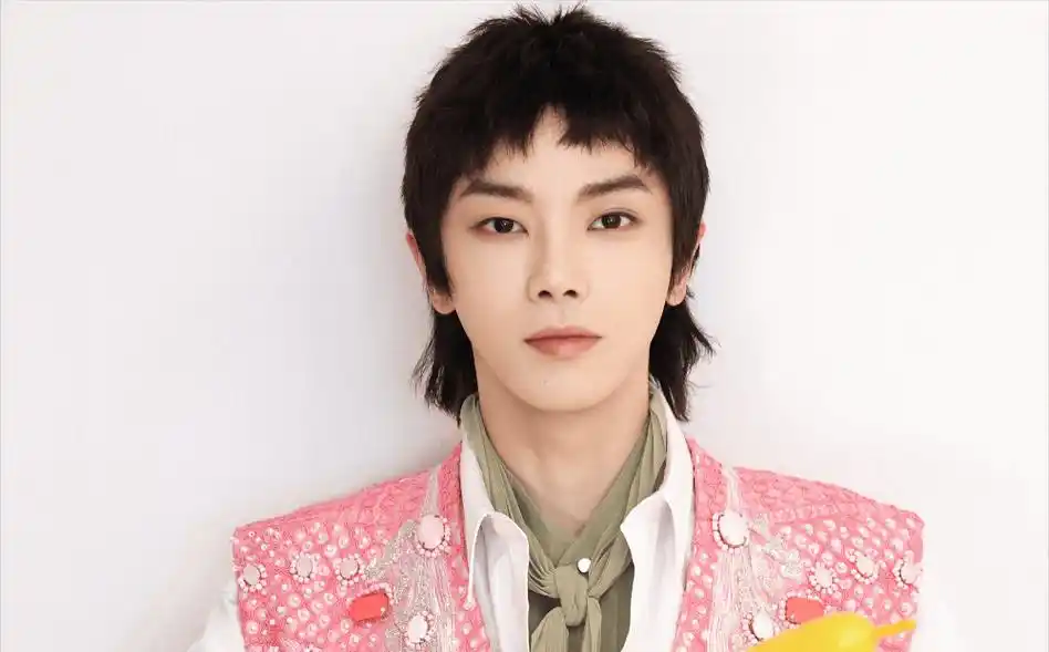 华晨宇因坦诚拒接月经羞耻引发争议,却被质疑是炒作人设!