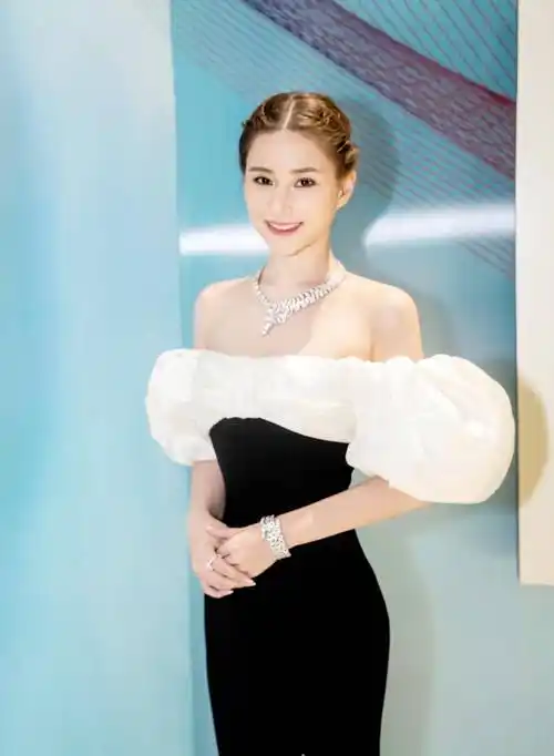 何鸿燊三房女儿何超莲气质脱俗,不愧"全球最美千金"_时尚_陈婉珍_普通