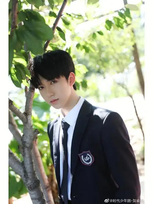 贺峻霖校园制服