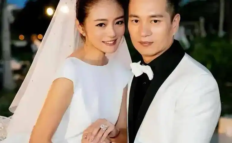 对了,安以轩的前男友确实是汪小菲[笑哭]如果两人在一起,可能就没这么