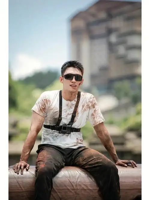 首图封神极挑大魔王黄景瑜战损妆即视感