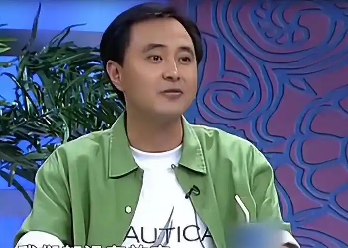 萨日娜丈夫潘军花8块钱娶到老婆,为成全妻子事业甘当"家庭煮夫"_因为