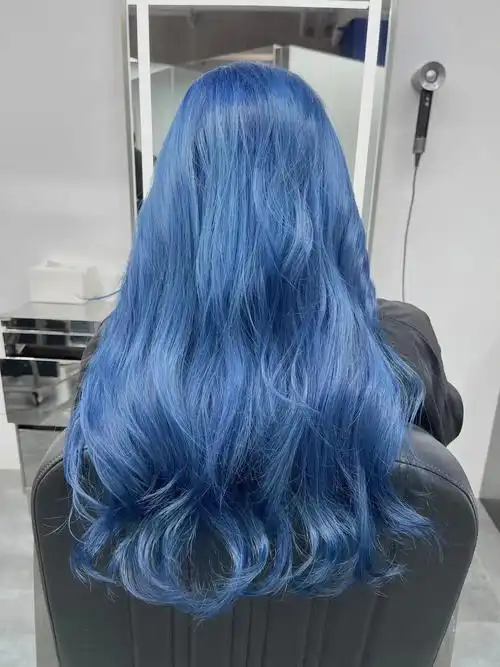 高级质感的浅蓝色发色