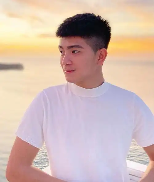 不管是"精神小伙"还是"年轻小哥哥",都对这款发型有着特别的执迷