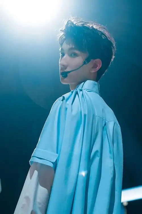 林煜修创造营2021首次公演高燃国风舞台超稳张力控场