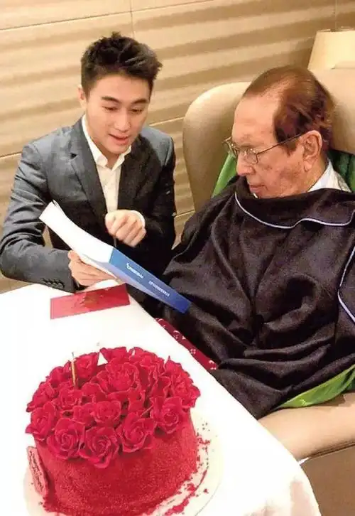 何鸿燊家族传奇:一妻三妾6子11女 "赌王"抱病平息争产风暴