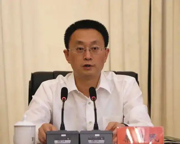 组织部副部长秦卫民出席会议并宣布省委任职决定:戴超同志任定西市委