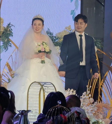 温馨的感觉,这也是继尚筱菊之后,德云社又一位筱字科大婚的筱字科演员