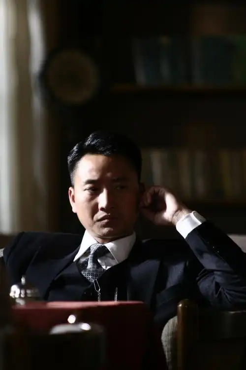 高锦《远去的飞鹰》—许争