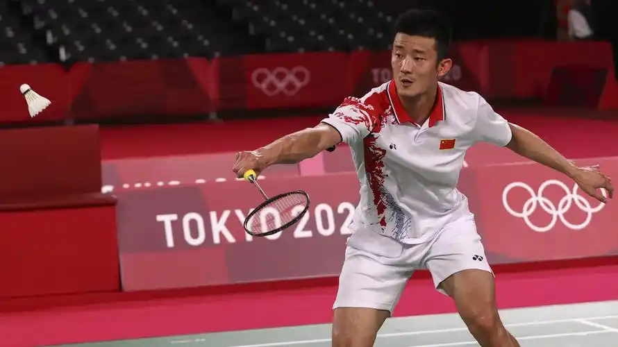 不敌安赛龙,中国选手谌龙斩获羽毛球男单银牌
