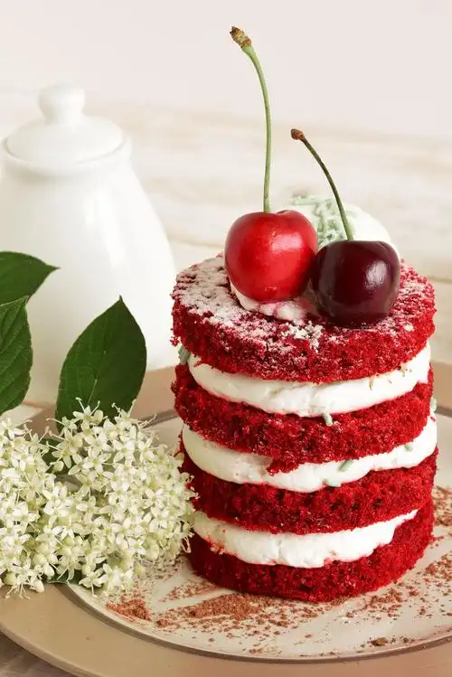 樱桃红蛋糕