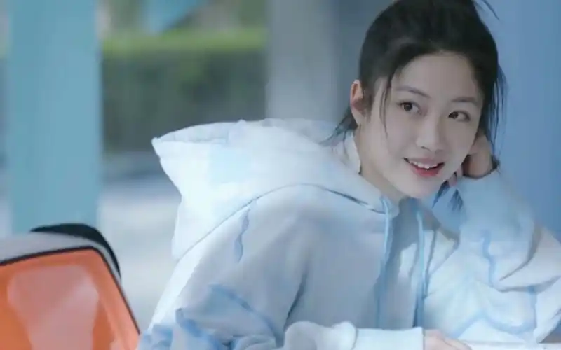 小敏家:向涵之 妹妹这属于耐看型啊!笑起来真是又美又甜!