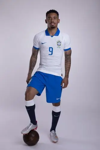 美洲杯巴西国家队定妆照客场蓝白球衣洋溢复古气息