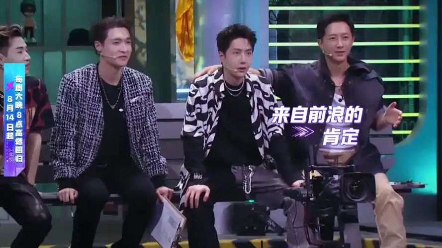 韩庚夸王一博,"真是长江后浪推前浪,就像这位"