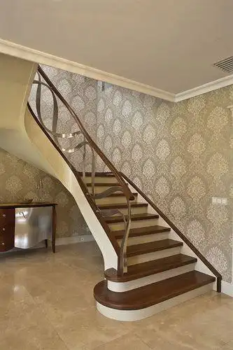 180度旋转楼梯dubai木质结构木台阶带踢脚板