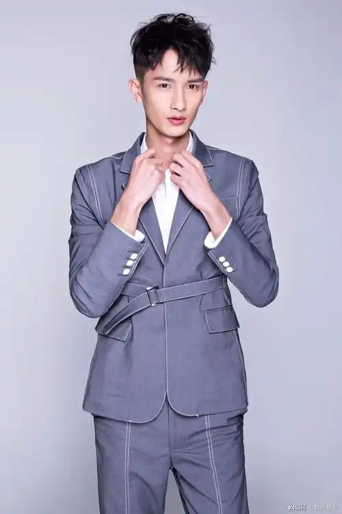 刘俊达时尚写真 国民欧巴尽显青春无敌