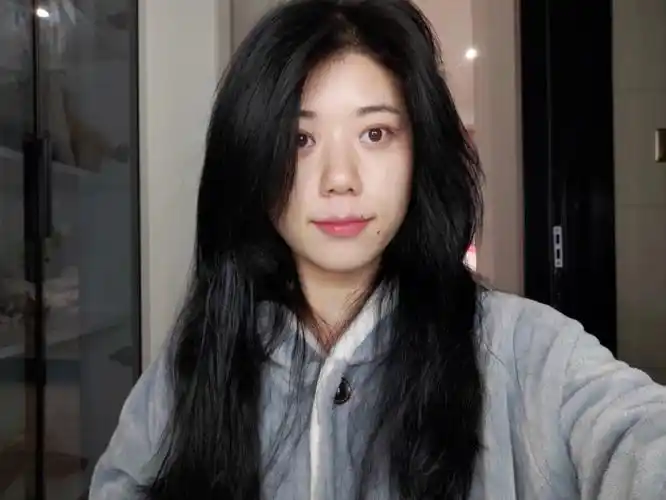 人生第一次拥有这么黑的头发施华蔻珍珠黑