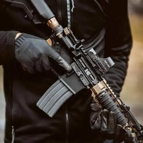 您有没有发现拿枪的人身姿步伐眼神都与众不同