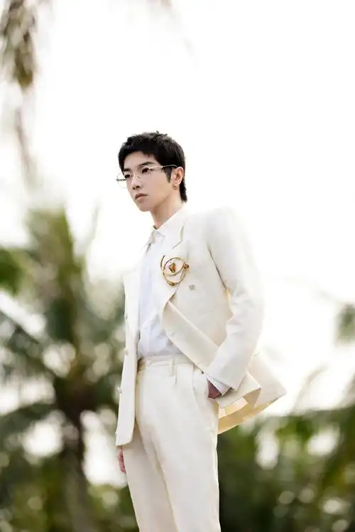 华晨宇侧颜杀好绝!