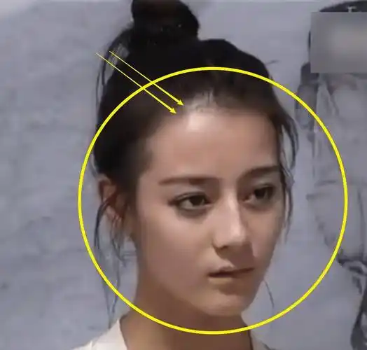 原创迪丽热巴早期素颜照曝光五官完全不输精修黑眼圈却是永远的痛